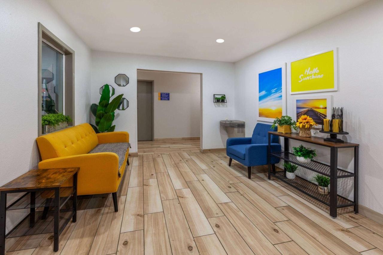 Days Inn By Wyndham Racine/Sturtevant Buitenkant foto