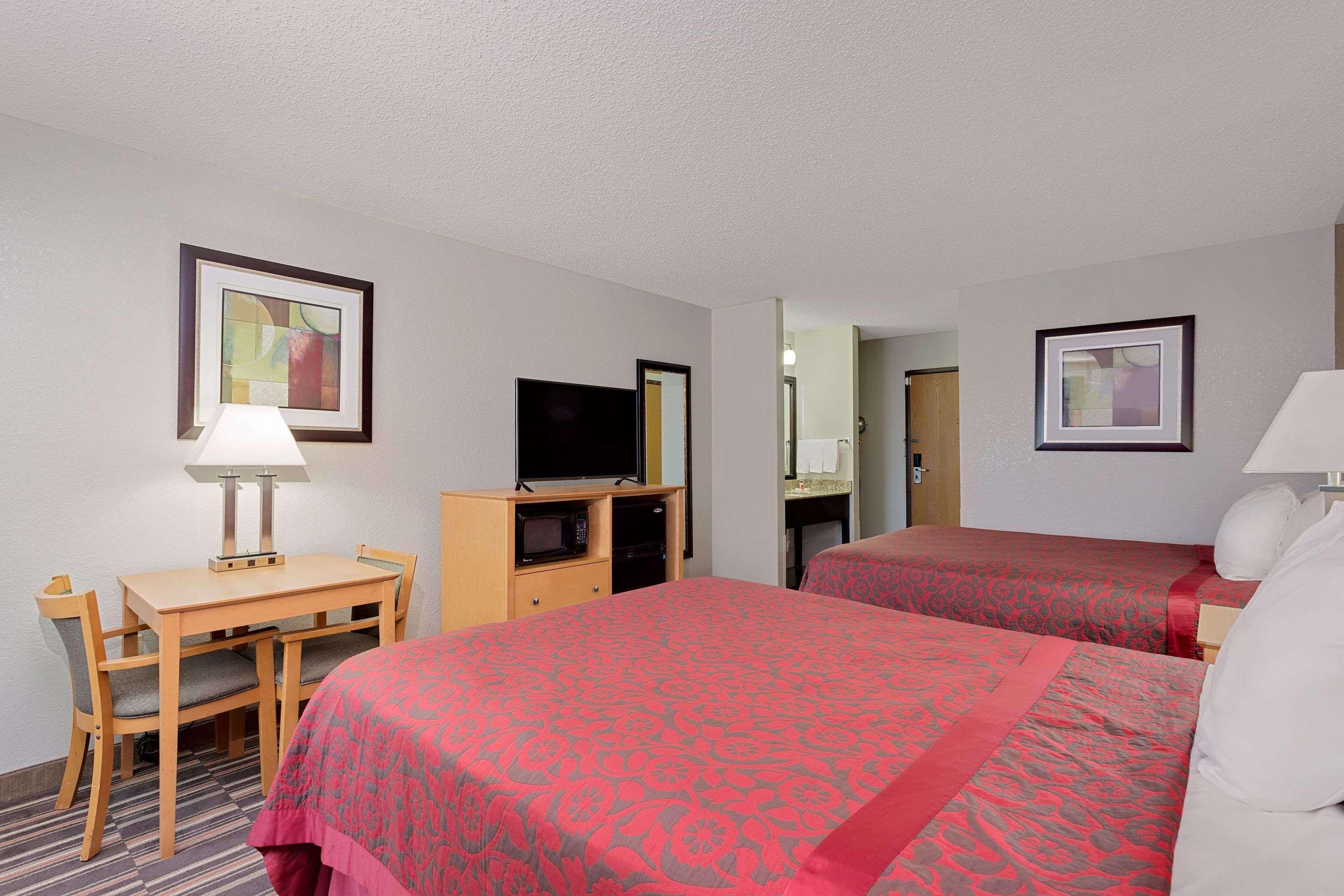 Days Inn By Wyndham Racine/Sturtevant Buitenkant foto